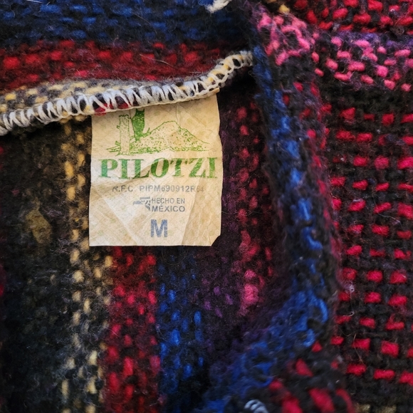 Pilotzi poncho size medium - Picture 3 of 3